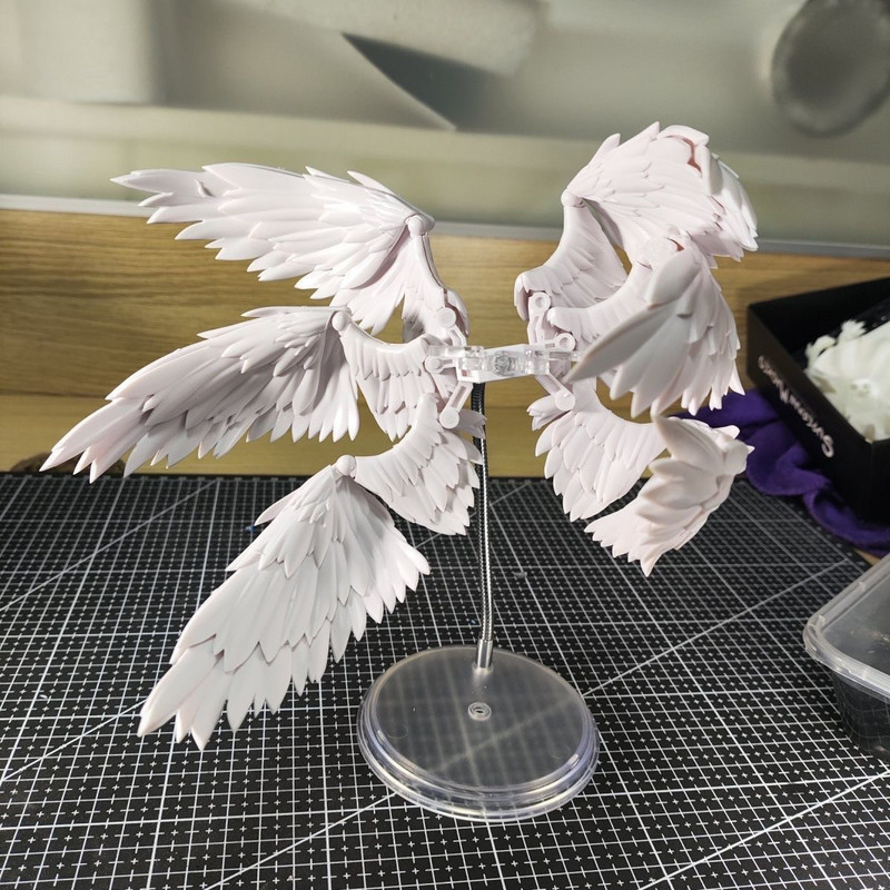 White And Black Six Feathered  - đánh giá và giá Action Figure Stand